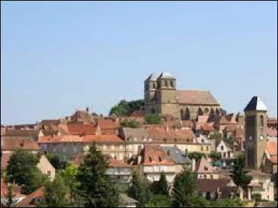 Quelle est l'intruse parmi ces villes ?