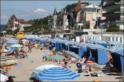 Je vous emmène à présent en Normandie, sur la plage de Blonville-sur-Mer. Station balnéaire de la Côte fleurie, elle se situe dans le département ...