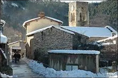 Cap au sud avec cette balade à Fillols. Village Catalan, il se situe en région ...