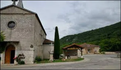 Commune d'Auvergne-Rhône-Alpes, dans l'arrondissement de Valence, La Baume-d'Hostun se situe dans le département ...