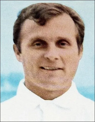 Ce joueur de rugby à XV a compté 14 sélections au poste de demi d'ouverture en équipe de France. il a aujourd'hui 85 ans. C'est ...