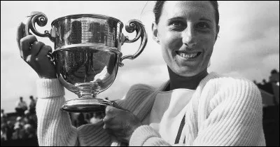 Cette joueuse de tennis française, 79 ans, a remporté le tournoi de Roland Garros en 1967. Il s'agit de ...