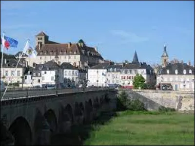 Nous terminons ce quiz à Decize. Ville à la confluence de l'Aron et de la Loire, à la jonction du Canal du Nivernais et du canal latéral à la Loire, elle se situe dans le département ...