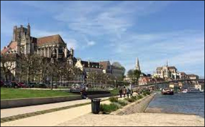 Je vous propose de commencer ce quiz à Auxerre, qui est la préfecture ...