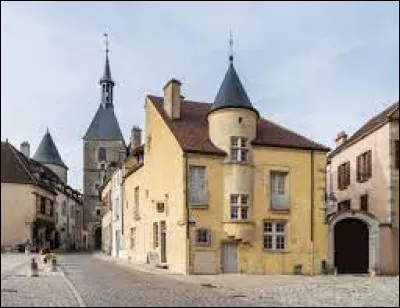 Sous-préfecture de son département, dans le parc naturel régional du Morvan, Avallon se situe ...