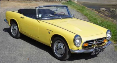De quel pays est ce petit coupé des années 70 ?