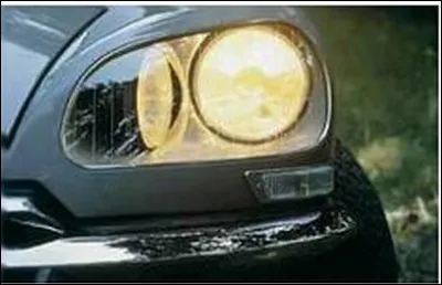 La DS présente une autre nouveauté technique avec des phares pivotants en fonction du volant. À partir de quelle année les DS bénéficient-elles de ce dispositif ?