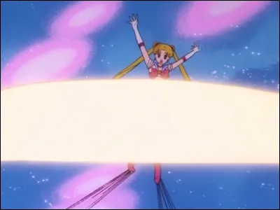 Quel est l'incantation prononcée lors de l'attaque de Sailor Moon du frisbee lunaire ?