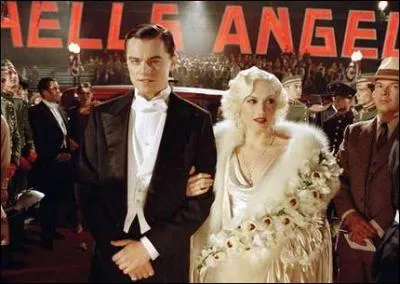 Comment s'appelle le dernier avion que conoit Howard Hughes dans Aviator ?