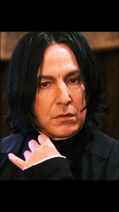 Qu'enseigne Severus Rogue ?