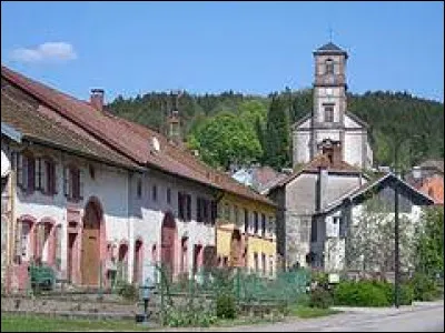Village lorrain, dans l'aire d'attraction Déodatienne, Lusse se situe dans le département ...