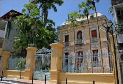 Partons à présent en Guadeloupe, au musée Schlcher de Pointe-à-Pitre. Journaliste et homme politique, Victor Schlcher est né ...