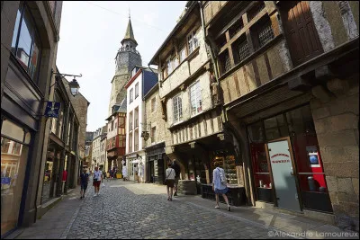 Quelle est l'intruse parmi ces villes ?