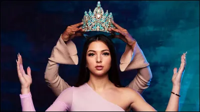 Cest la queen qui a 20 ans, trois album et la fameuse chanson "Mood". Cest...