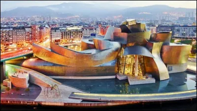 Ancienne ville industrielle désaffectée, depuis les années 90 elle redevient un centre culturel majeur de l'art contemporain avec son musée Guggenheim. Quelle est cette ville du Nord ?