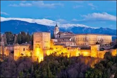 Dans quelle ville peut-on visiter le célèbre palais de lAlhambra ?