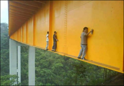Que font ces personnes, à 130 m de hauteur, sur le pont Metlac à Veracruz ?