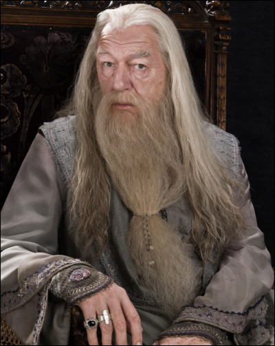 Quelle était la couleur de cheveux de Dumbledore quand il était jeune ?