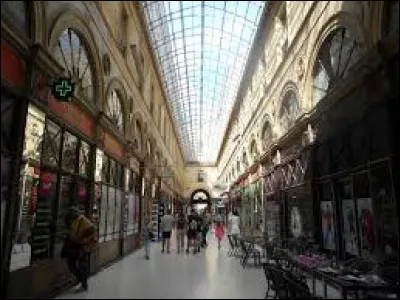 Cette galerie commerçante couverte a été ouverte au public le en 1834. Dans quelle ville se trouve-t-elle ?