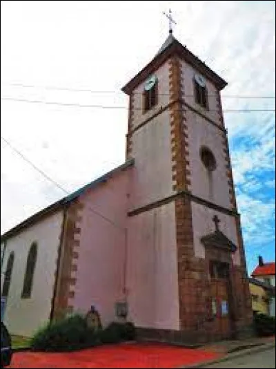 Nous sommes à présent dans le Grand-Est, au pied de l'église Saint-Florent, à Bertrambois. Village du Lunévillois, il se situe dans le département ...