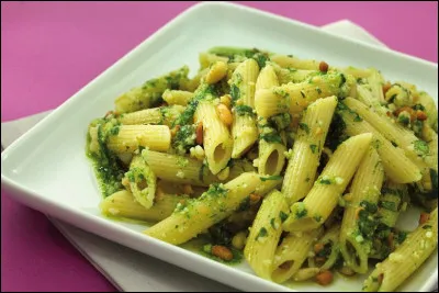 Laquelle est indispensable pour la recette des pâtes au pesto ?