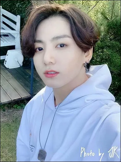 Jungkook te demande ensuite si tu veux continuer &agrave; faire les magasins avec eux. Que lui dis-tu ?