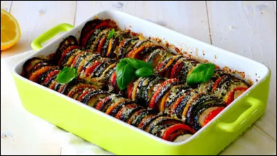 Quel plat de terre vernissée est utilisé dans la cuisine méridionale pour cuire les gratins de légumes ?