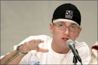 À quel âge Marshall est-il tombé dans le coma après une agression dans les toilettes de son école ?