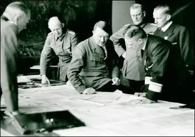 De quelle opration contre la Russie Hitler avait-il fix les plans le 18 dcembre 1940 ?