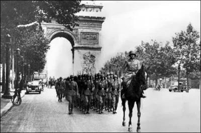 Quelle ville envahie par les troupes allemandes avait t dclare ville ouverte le 14 juin 1940 ?