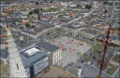 Quelle est l'intruse parmi ces villes ?