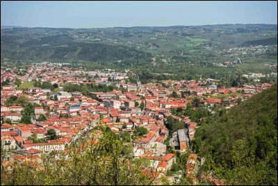 Quelle est l'intruse parmi ces villes ?