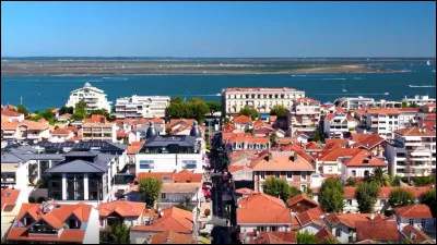 Quelle est l'intruse parmi ces villes ?