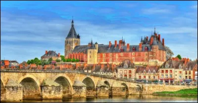 Quelle est l'intruse parmi ces villes ?