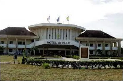 Quelle est l'intruse parmi ces villes ?