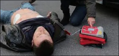 Pour utiliser un défibrillateur, je dois avoir reçu une formation :