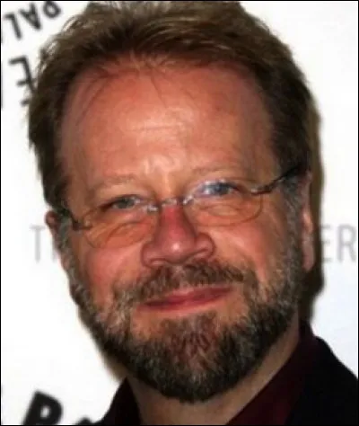 Qui est le scénariste de cette série américaine ?