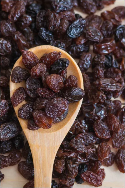 R : Raisin
Quelle est la tradition du Nouvel An en Espagne, célébrée avec des raisins ?