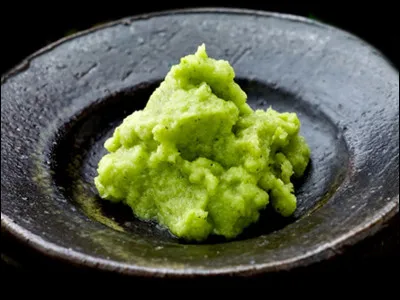 W : Wasabi
Le wasabi est souvent servi avec :