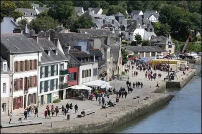 Quelle est l'intruse parmi ces villes ?