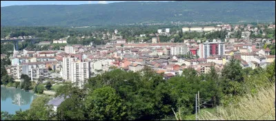 Quelle est l'intruse parmi ces villes ?