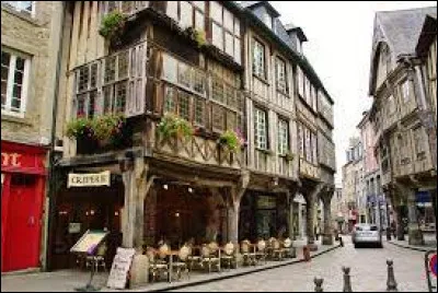 Station balnéaire sur la Côte d'Émeraude, Dinard se situe ...