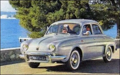 Comment se nommait, en 1961, la version luxe de la Dauphine Renault ?