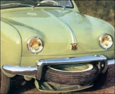 Quelle originalité présente le pare-chocs avant ?