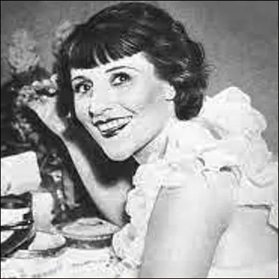 Quelle chanson de Marie Dubas, reprise par &Eacute;dith Piaf, puis par Serge Gainsbourg, commence par la phrase "Il avait de grands yeux tr&egrave;s clairs" ?