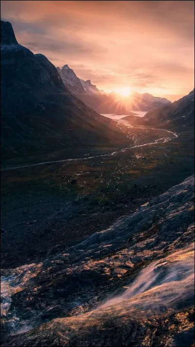 Comment surnomme-t-on celui qui garde les buts au football ?