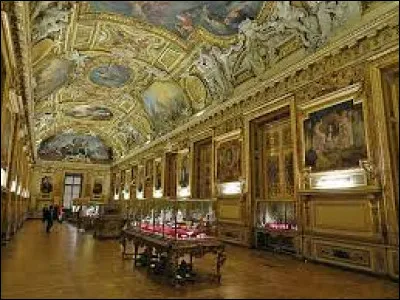 Qui fut le tout premier artiste à avoir été exposé au musée du Louvre de son vivant ?