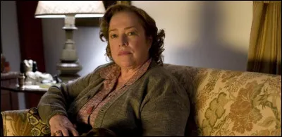 Dans quel film Kathy Bates joue-t-elle Helen Givings ?