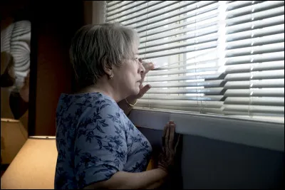 Dans quel film Kathy Bates est-elle la mère d'un homme accusé de terrorisme ?