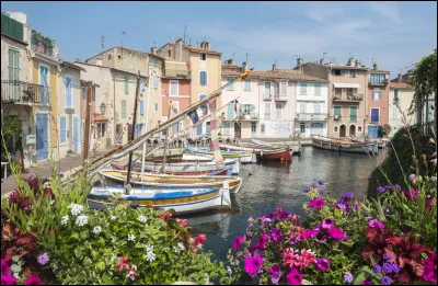 Avec le quartier de l'île et ses canaux, c'est la "Venise provençale" :